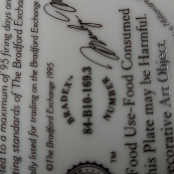 Marilyn Monroe collector plates (1995) - Picture 7 of 8